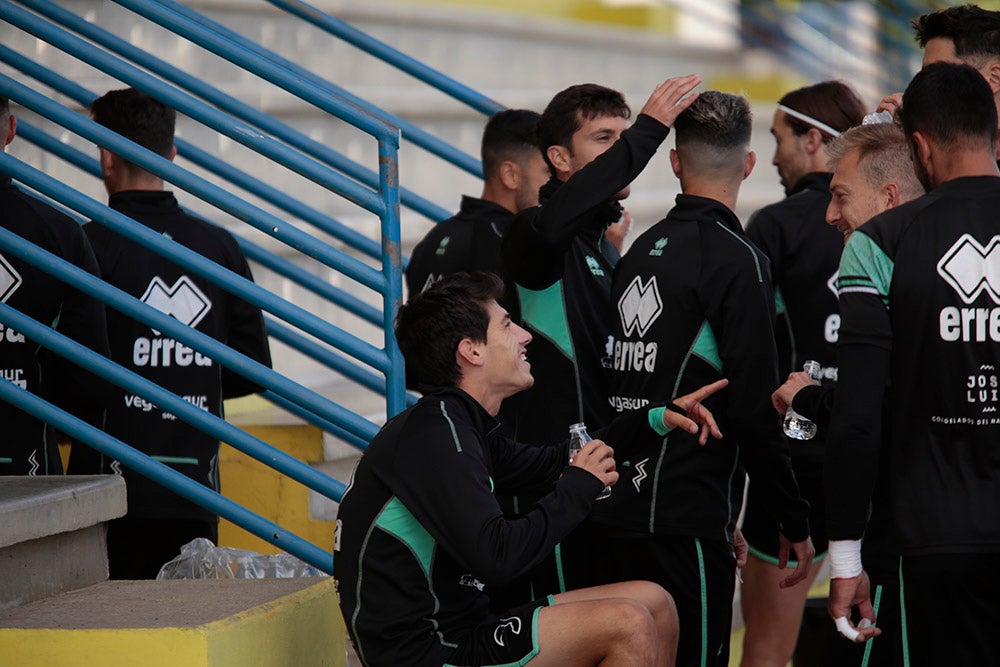 Mandi Sosa ya se entrena junto a sus compañeros en el Reina Sofía en su regreso a Unionistas, preparando el partido del domingo ante el Deportivo de La Coruña 