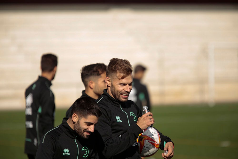 Mandi Sosa ya se entrena junto a sus compañeros en el Reina Sofía en su regreso a Unionistas, preparando el partido del domingo ante el Deportivo de La Coruña 