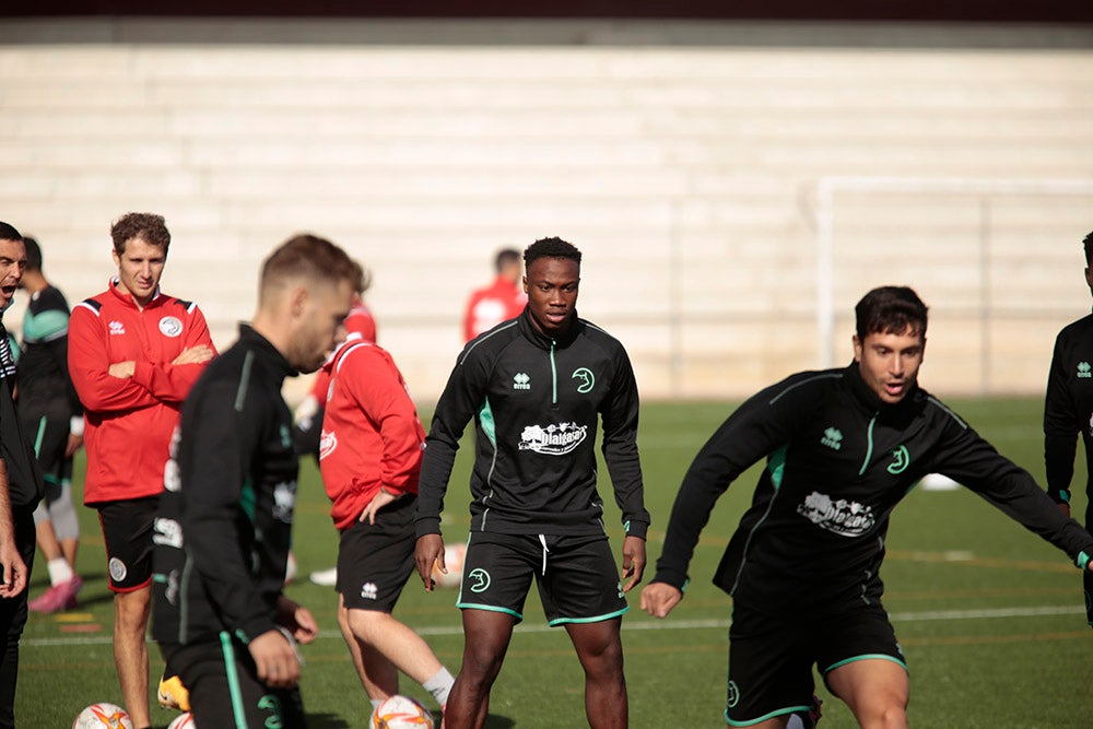 Mandi Sosa ya se entrena junto a sus compañeros en el Reina Sofía en su regreso a Unionistas, preparando el partido del domingo ante el Deportivo de La Coruña 