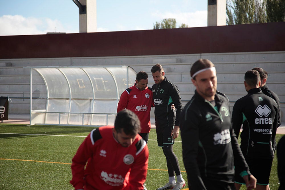 Mandi Sosa ya se entrena junto a sus compañeros en el Reina Sofía en su regreso a Unionistas, preparando el partido del domingo ante el Deportivo de La Coruña 