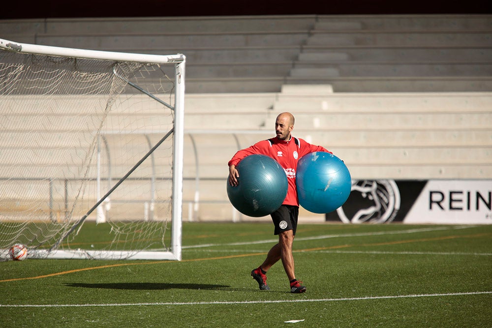 Mandi Sosa ya se entrena junto a sus compañeros en el Reina Sofía en su regreso a Unionistas, preparando el partido del domingo ante el Deportivo de La Coruña 