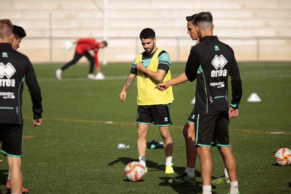 Mandi Sosa ya se entrena junto a sus compañeros en el Reina Sofía en su regreso a Unionistas, preparando el partido del domingo ante el Deportivo de La Coruña 