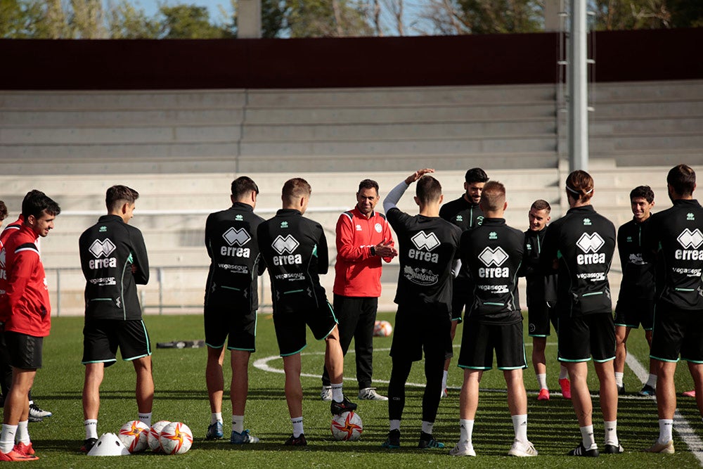 Mandi Sosa ya se entrena junto a sus compañeros en el Reina Sofía en su regreso a Unionistas, preparando el partido del domingo ante el Deportivo de La Coruña 