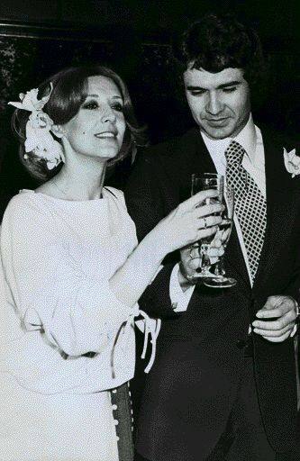 La actriz Concha Velasco el día de su boda con Pedro Marsó en 1977.