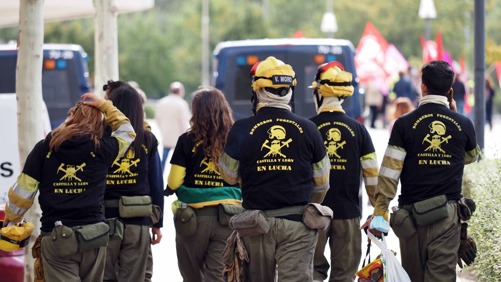 Los bomberos, durante la protesta.