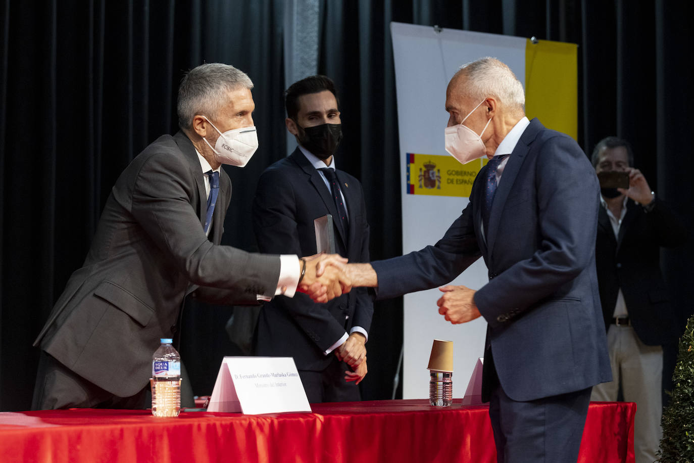 Fotos: Entrega de las medallas de Instituciones Penitenciarias en la cárcel de Villanubla