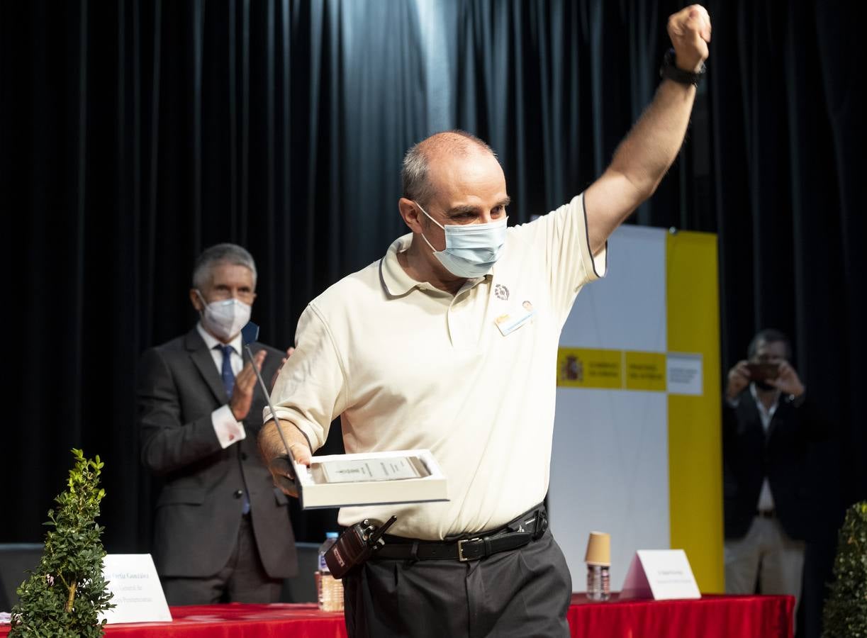 Fotos: Entrega de las medallas de Instituciones Penitenciarias en la cárcel de Villanubla