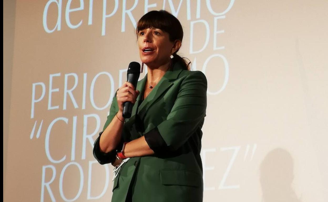 Mavi Doñate, ganadora del premio, se dirige a los asistentes.