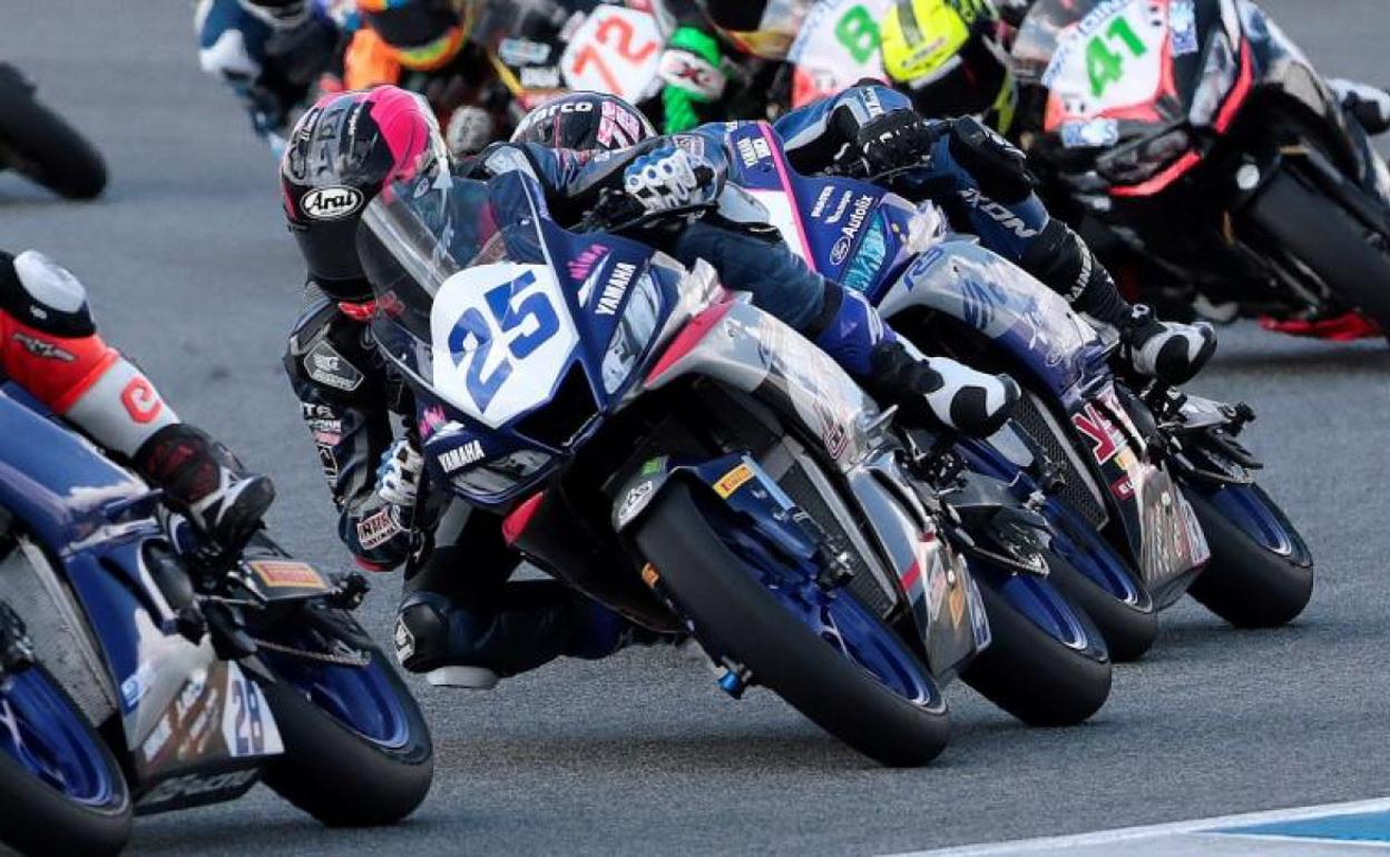 Dean Berta Viñales, durante la carrera de Supersport 300 en Jerez. 