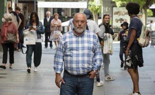 Jorge Arávalo posa en una céntrica calle de Segovia.