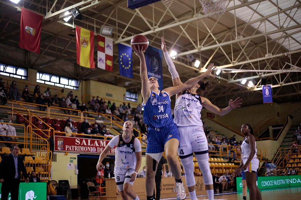 Un CB Avenida en construcción sin sus WNBA estrena su casillero de triunfos ligueros (66-48) ante Tenerife