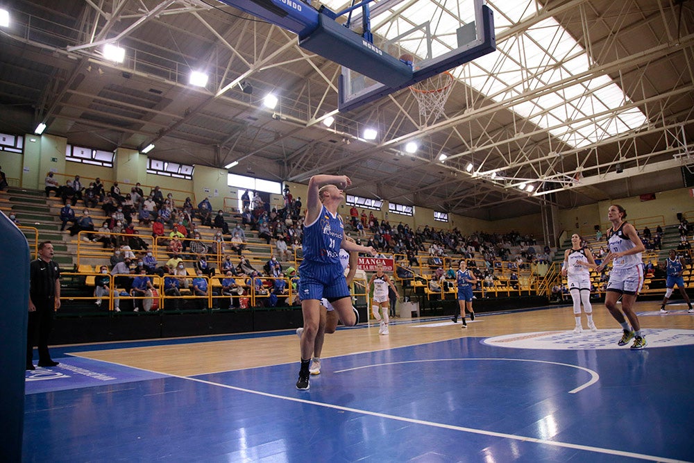 Un CB Avenida en construcción sin sus WNBA estrena su casillero de triunfos ligueros (66-48) ante Tenerife