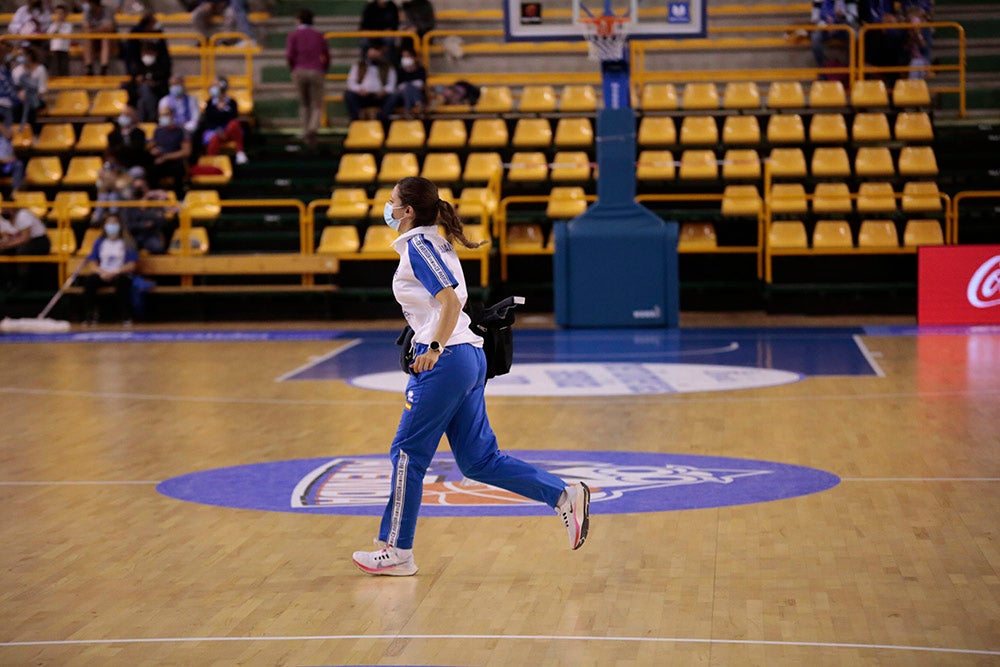 Un CB Avenida en construcción sin sus WNBA estrena su casillero de triunfos ligueros (66-48) ante Tenerife