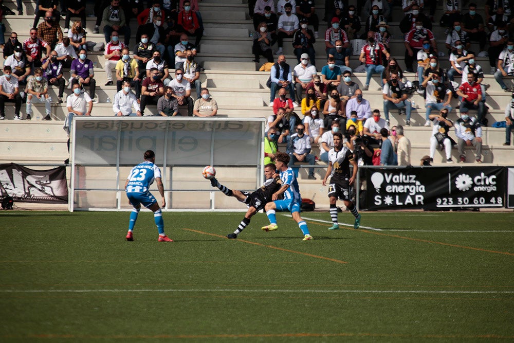 Victoria y liderato para Unionistas ante el Deportivo de La Coruña (2-1)