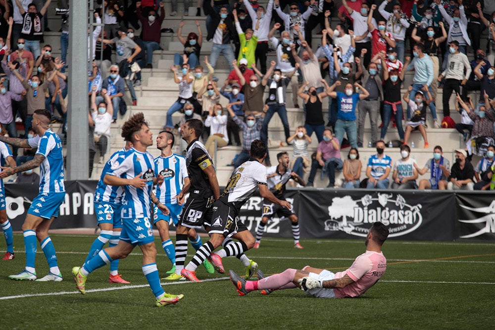 Victoria y liderato para Unionistas ante el Deportivo de La Coruña (2-1)