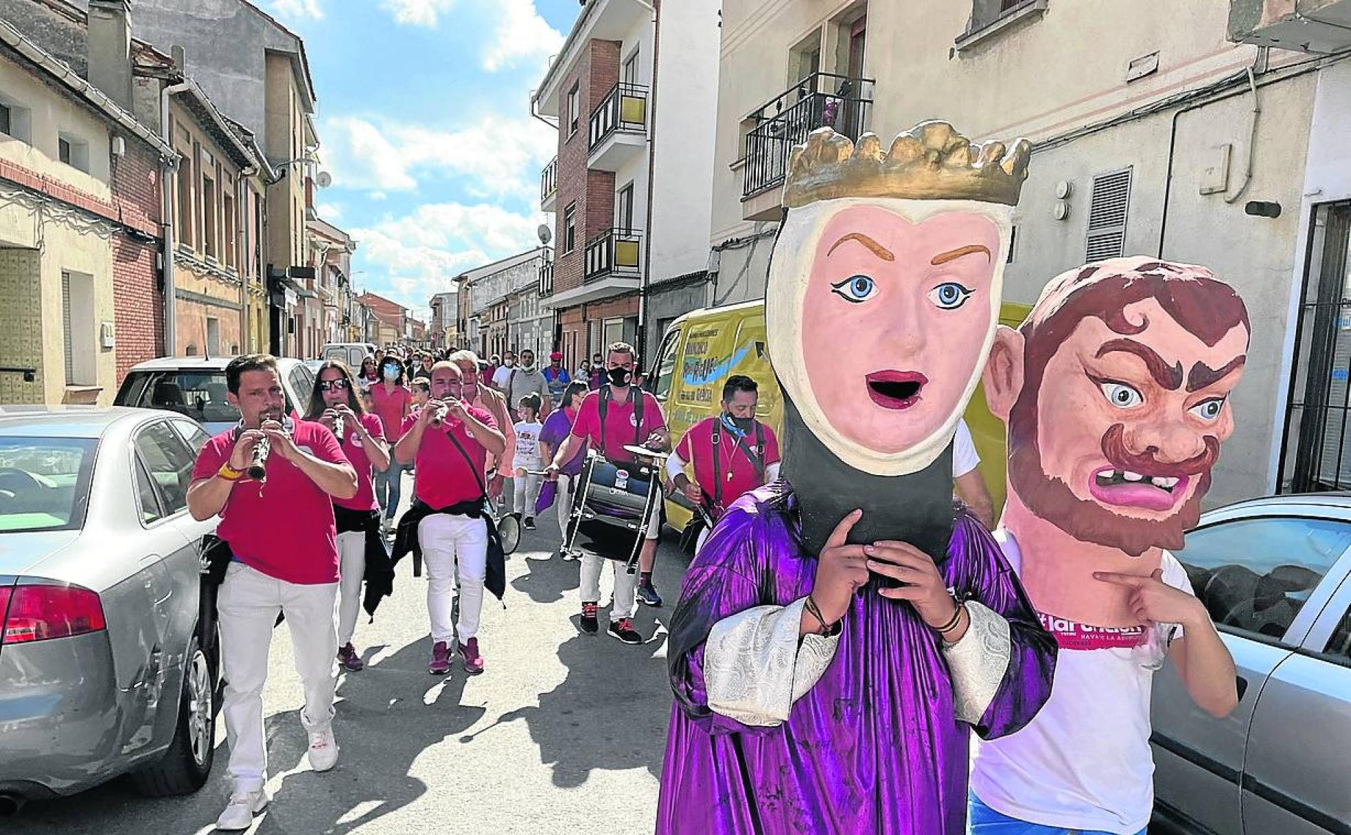 Una de las charangas este fin de semana en las calles de Nava. 