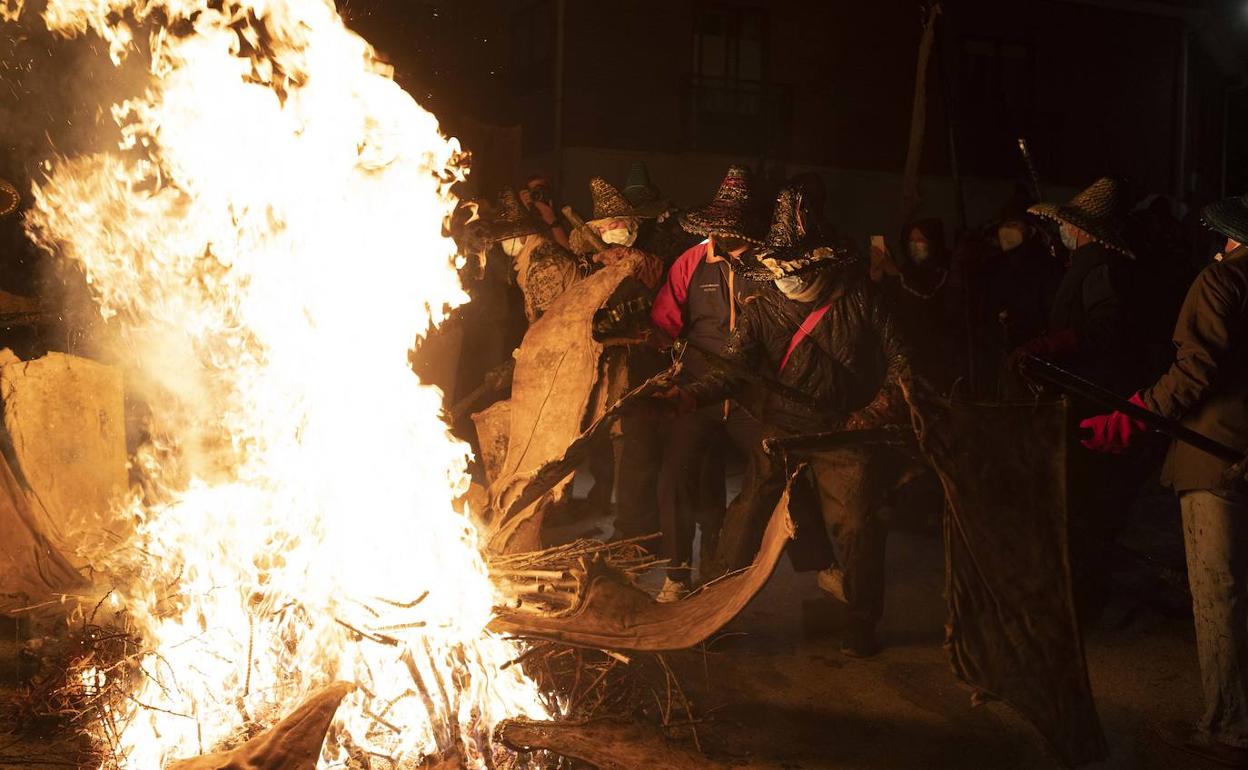 Momento del Vítor en Mayorga en la noche de este lunes. 