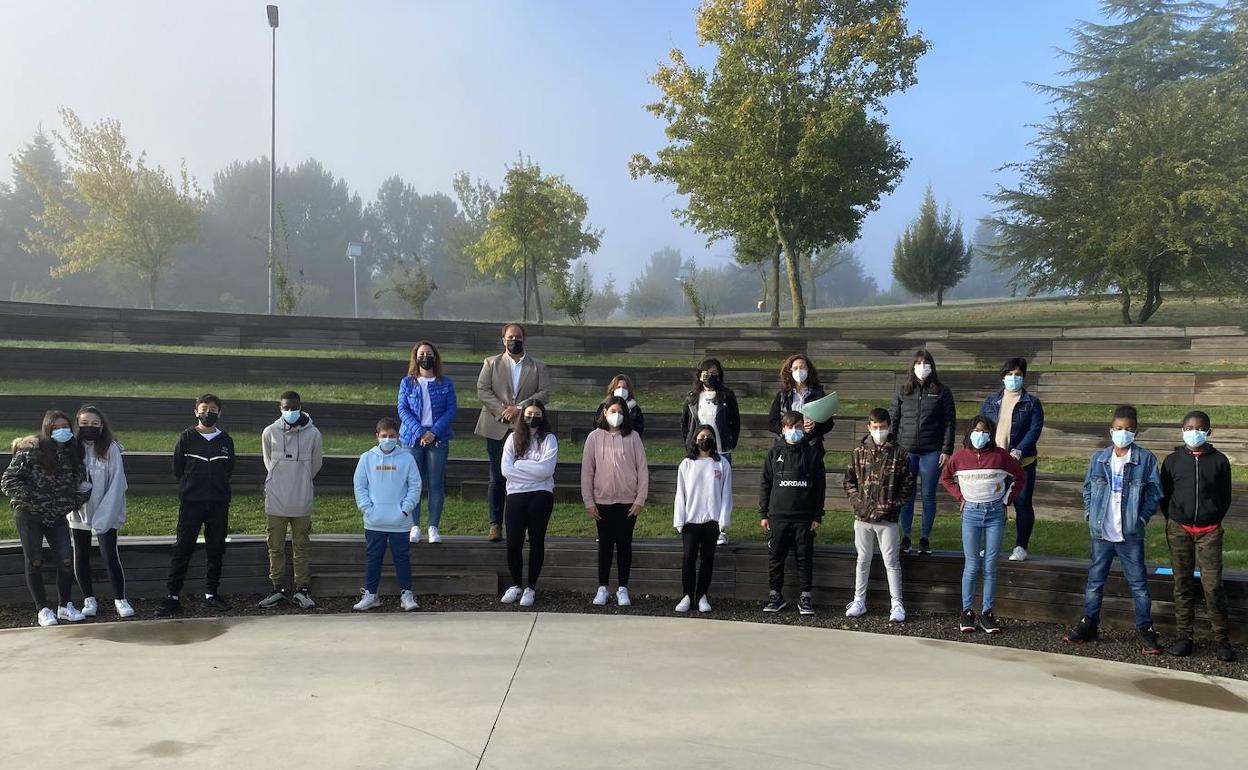 Los nuevos alumnos del IES Vía de la Plata de Guijuelo participan en una jornada de convivencia. 