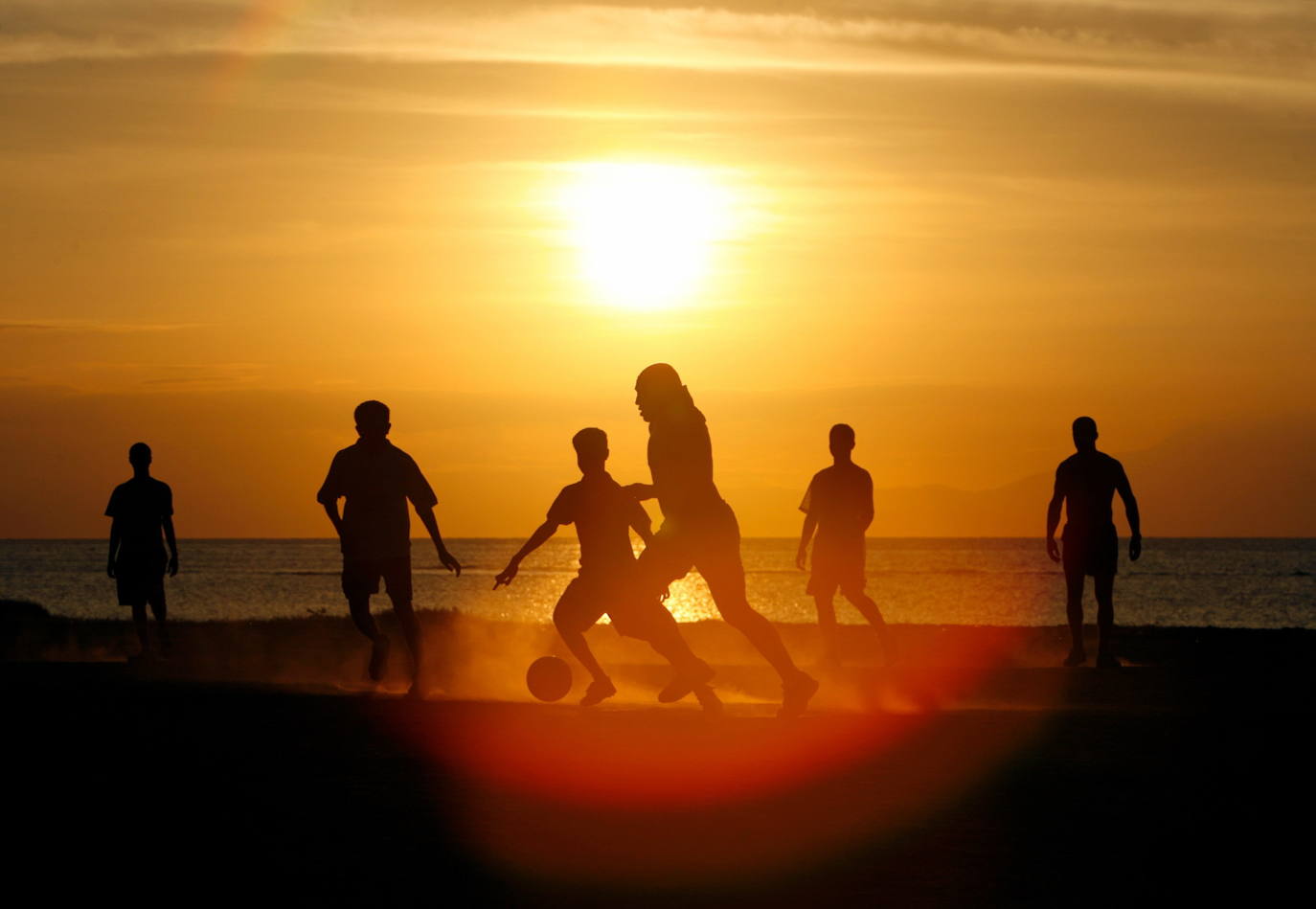 Timor Oriental (Asia). Montañas y atardeceres de cuento, con muchas actividades que disfrutar en playas o en plena naturaleza. Todo eso ofrece Timor Oriental, el pais más joven de Asia y uno de los que no pueden faltar en la lista de aquellos turistas que buscan ampliar sus horizontes.