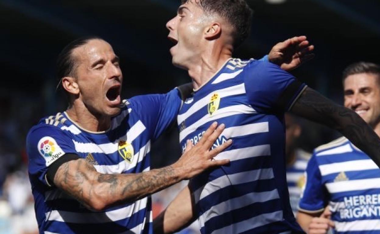 Los futbolistas de la Ponferradina celebran uno de los goles hace dos jornadas frente al Málaga. 