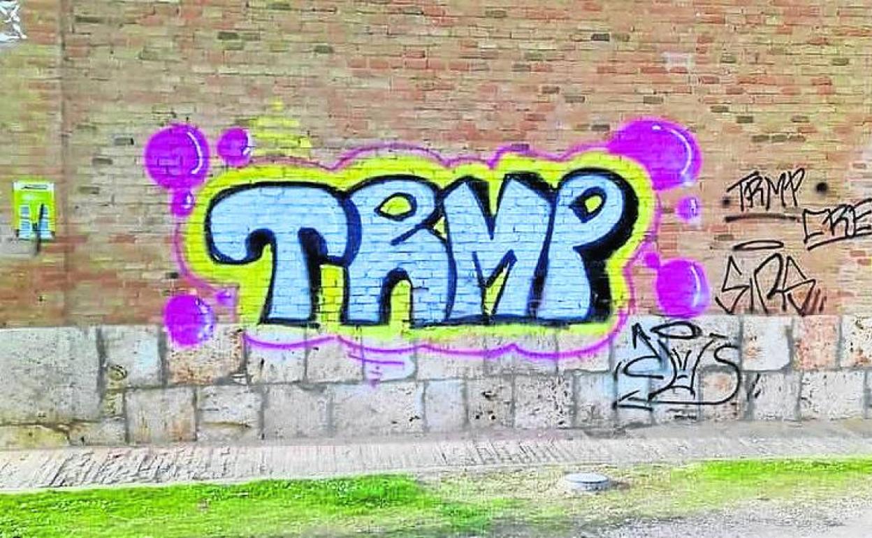 Una de las pintadas llevadas a cabo en Villamuriel. 