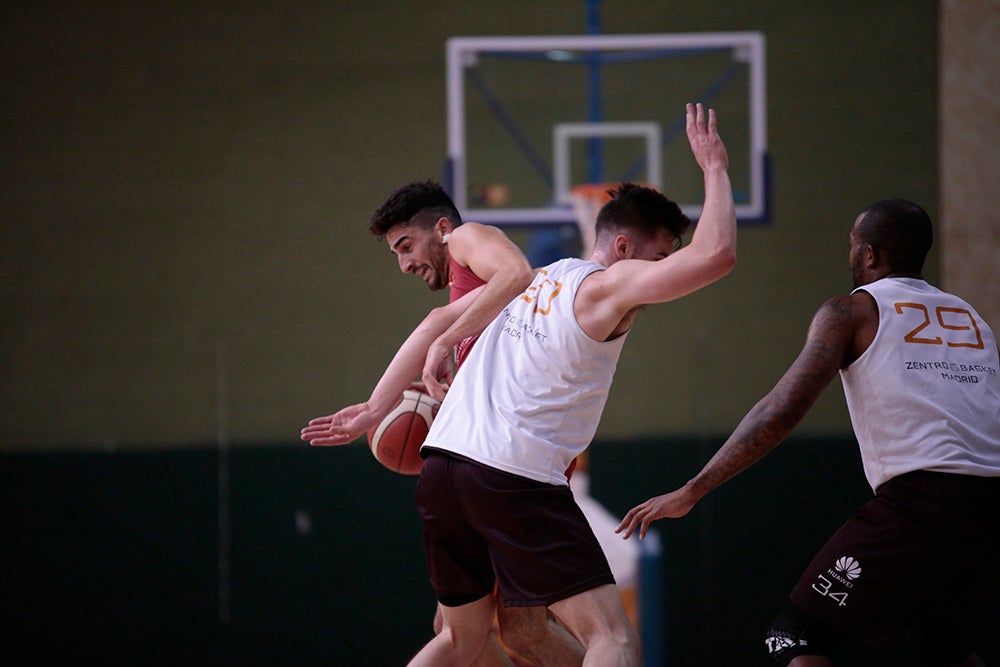 El Aquimisa Carbajosa Empresarial remonta al final al Zentro Madrid (82-74)