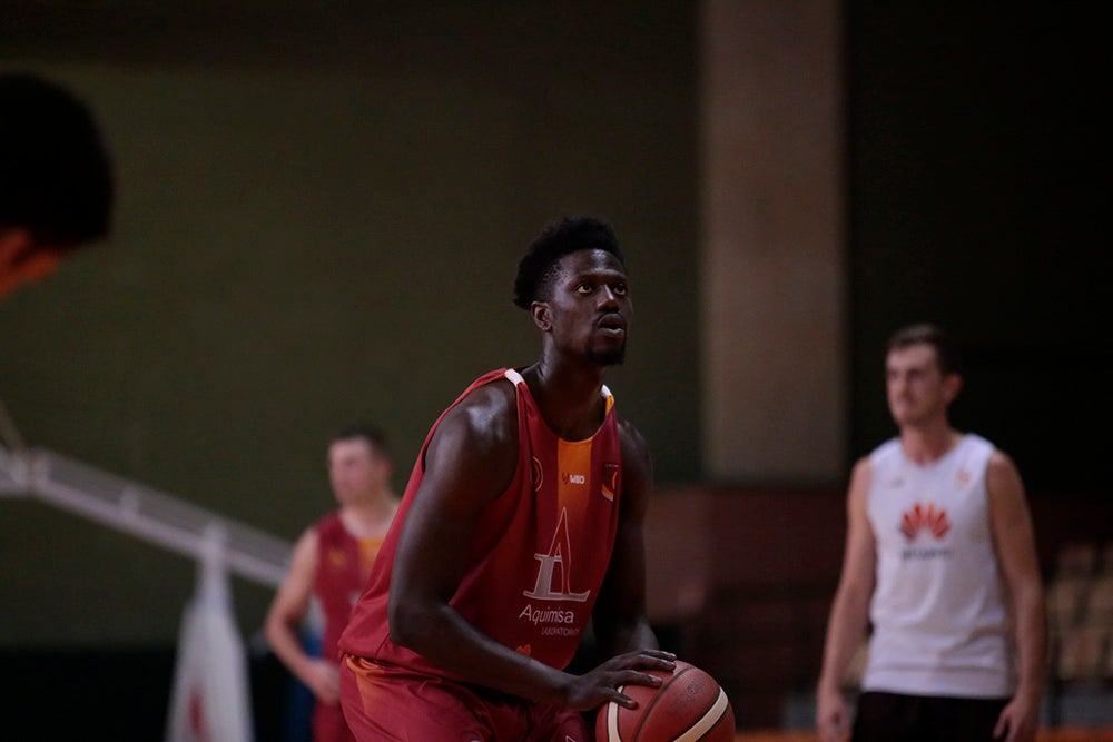 El Aquimisa Carbajosa Empresarial remonta al final al Zentro Madrid (82-74)