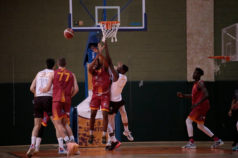 El Aquimisa Carbajosa Empresarial remonta al final al Zentro Madrid (82-74)