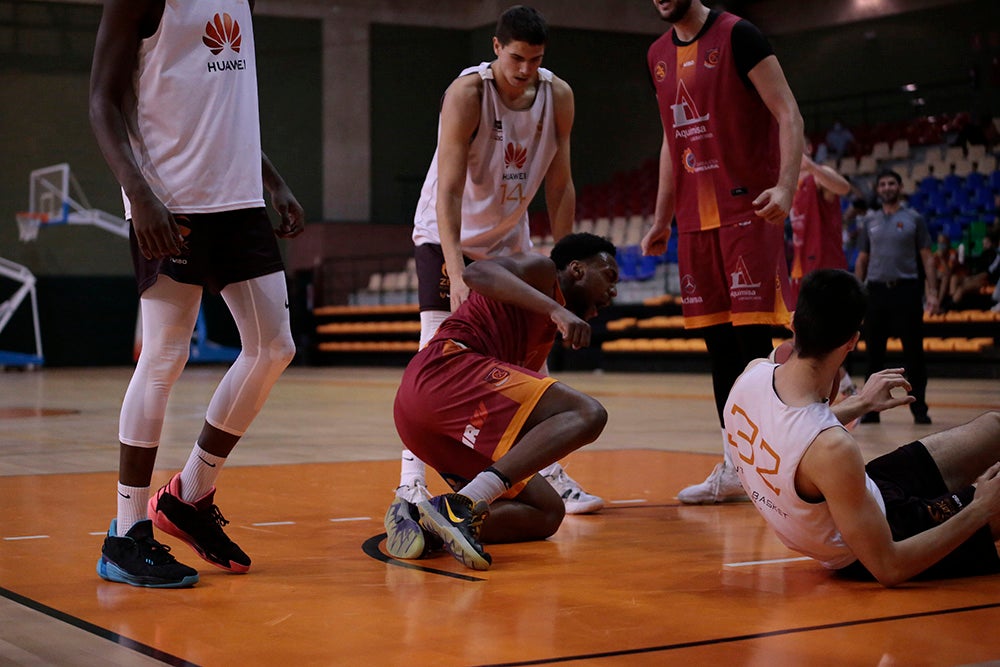 El Aquimisa Carbajosa Empresarial remonta al final al Zentro Madrid (82-74)