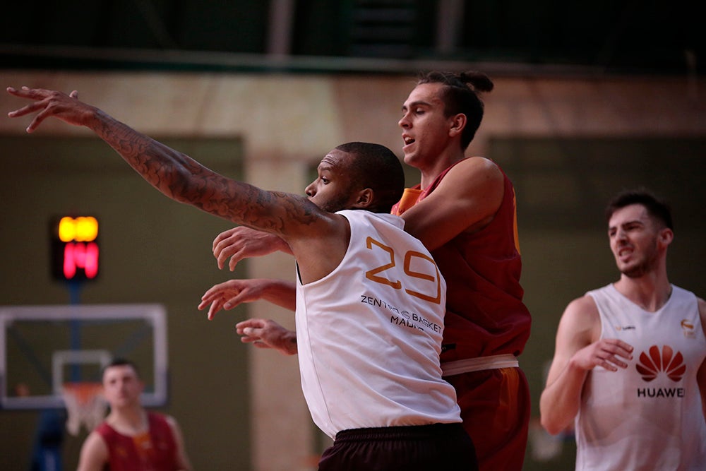 El Aquimisa Carbajosa Empresarial remonta al final al Zentro Madrid (82-74)