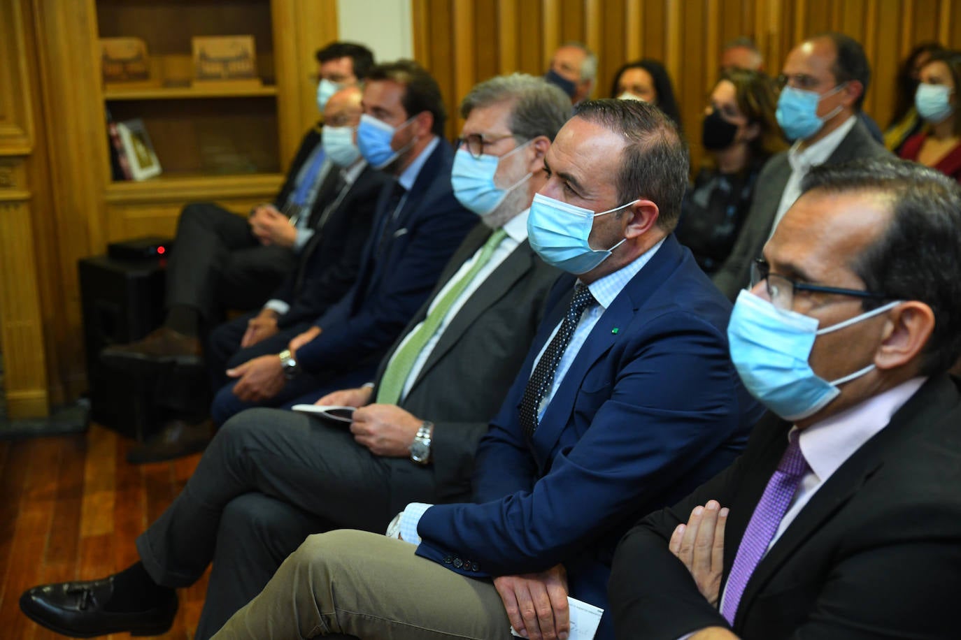 Fotos: Premios de CEOE Valladolid para la librería OLETVM y la farmacéutica Curia