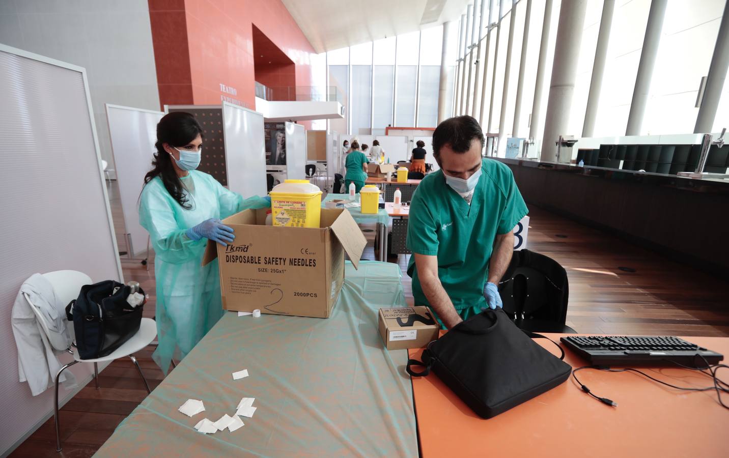 Fotos: El Centro Cultural Miguel Delibes de Valladolid cierra sus puertas como &#039;vacunódromo&#039;
