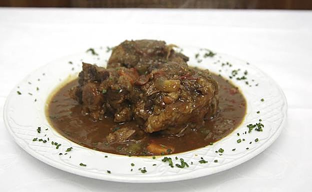 El tradicional y clásico rabo de toro del restaurante Valencia. 