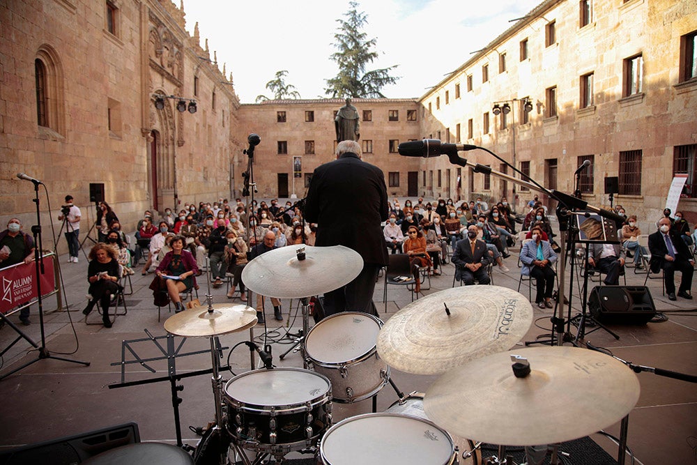 El "Ágora del Otoño" y "Salamanca ilumina Europa" llenan de poesía, luz y música el Patio de Escuelas de la Universidad de Salamanca