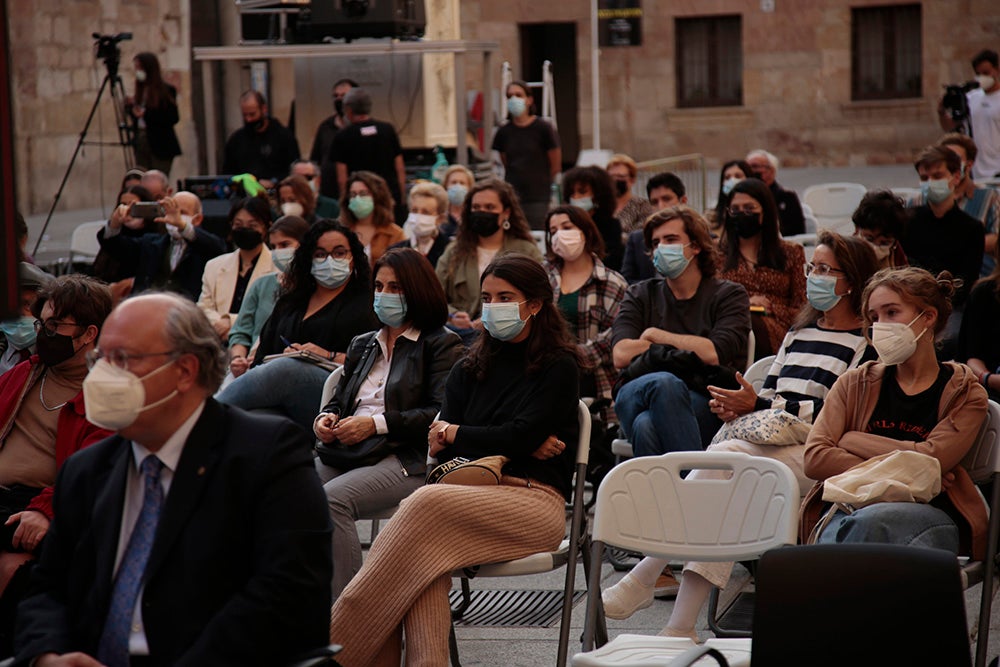 El "Ágora del Otoño" y "Salamanca ilumina Europa" llenan de poesía, luz y música el Patio de Escuelas de la Universidad de Salamanca