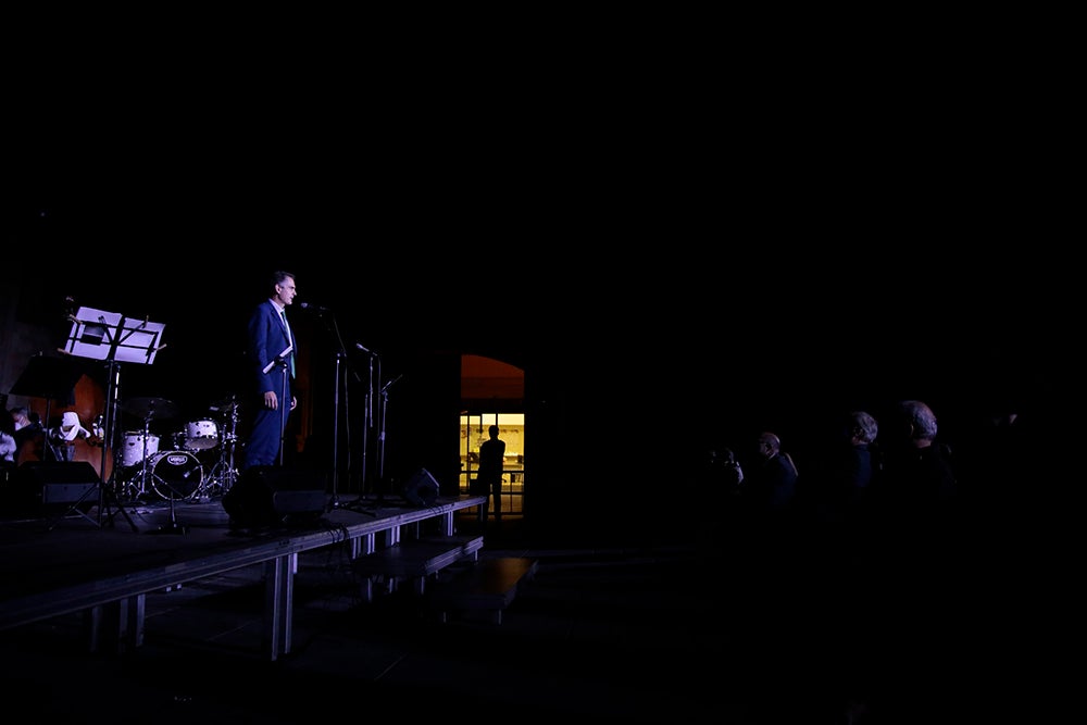 El "Ágora del Otoño" y "Salamanca ilumina Europa" llenan de poesía, luz y música el Patio de Escuelas de la Universidad de Salamanca