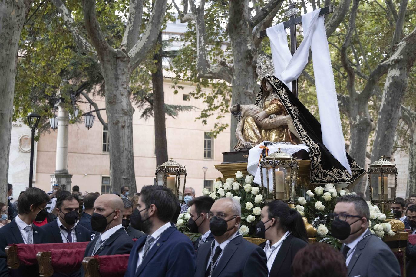 Fotos: Procesión en honor a María Santísima de la Pasión en Valladolid