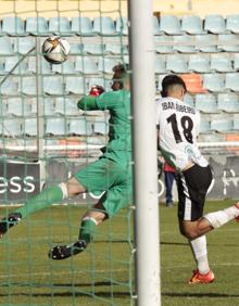 Imagen secundaria 2 - Un Salamanca UDS impotente pierde lo poco que tenía en su juego y cede en casa ante el Marino de Luanco (0-2)