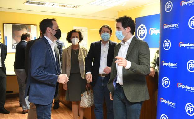 Cinrado Íscar, Mercedes Canatalpiedra, Alfonso Fernández Mañueco y Teodoro García Egea, en la sede del PP de Valladolid.