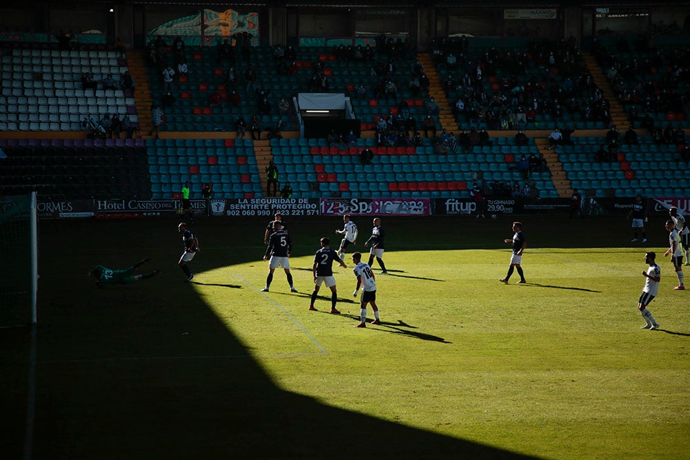 Un Salamanca UDS impotente pierde lo poco que tenía en su juego y cede en casa ante el Marino de Luanco (0-2)