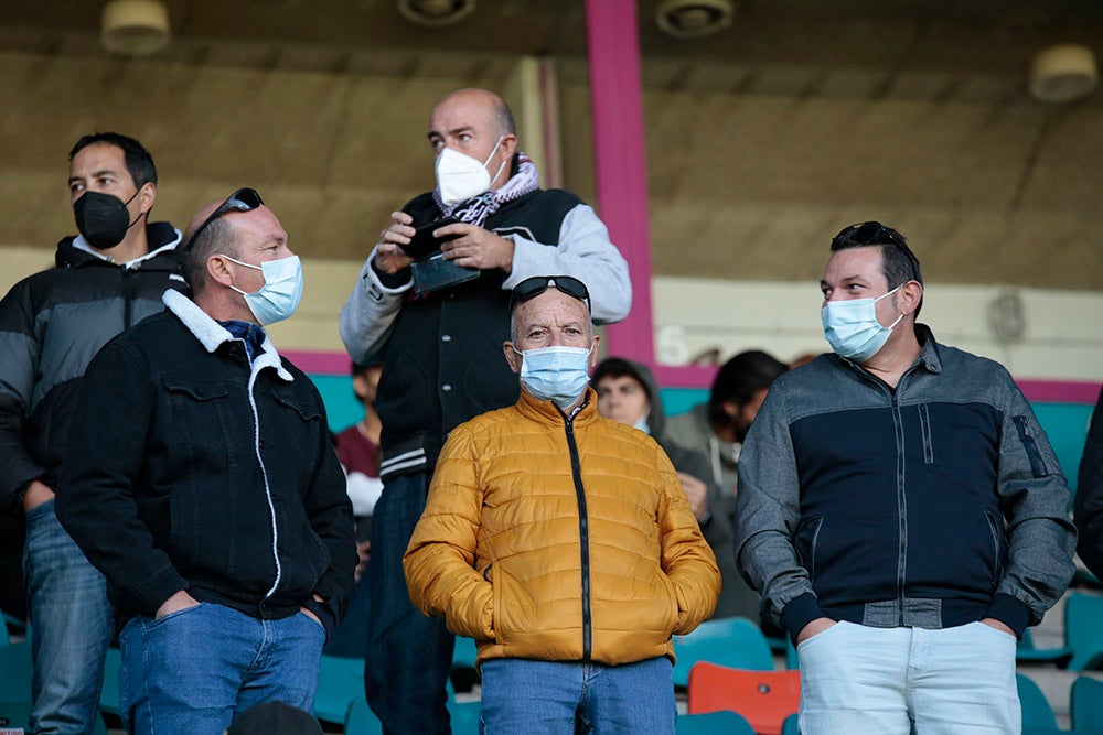 La vuelta de una pequeña parte de la grada de animación no fue suficiente para levantar los ánimos de un Helmántico en el que los únicos que disfrutaron fueron los pocos asturianos desplazados