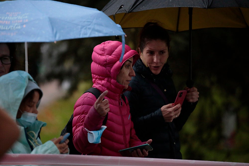 El salmantino Javier Risco se impuso en la distancia olímpica junto a Ana Caleya en una prueba marcada por la lluvia en las primeras horas de la cita deportiva