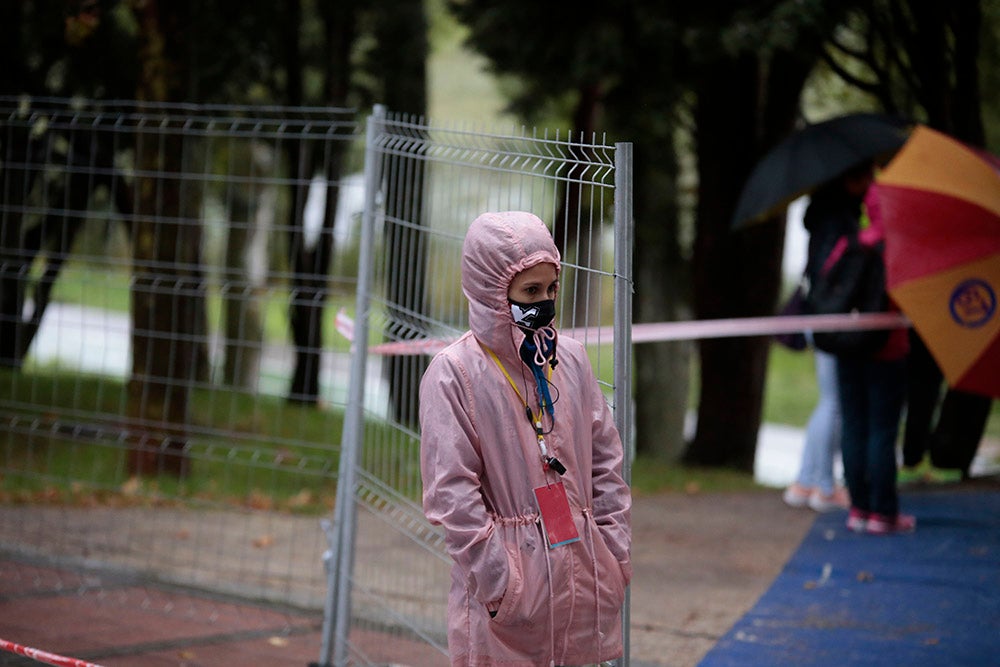 El salmantino Javier Risco se impuso en la distancia olímpica junto a Ana Caleya en una prueba marcada por la lluvia en las primeras horas de la cita deportiva