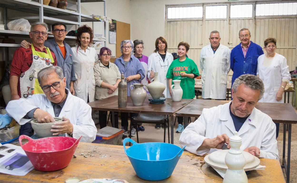 Taller de alfarería en uno de los cursos previos a la pandemia. 