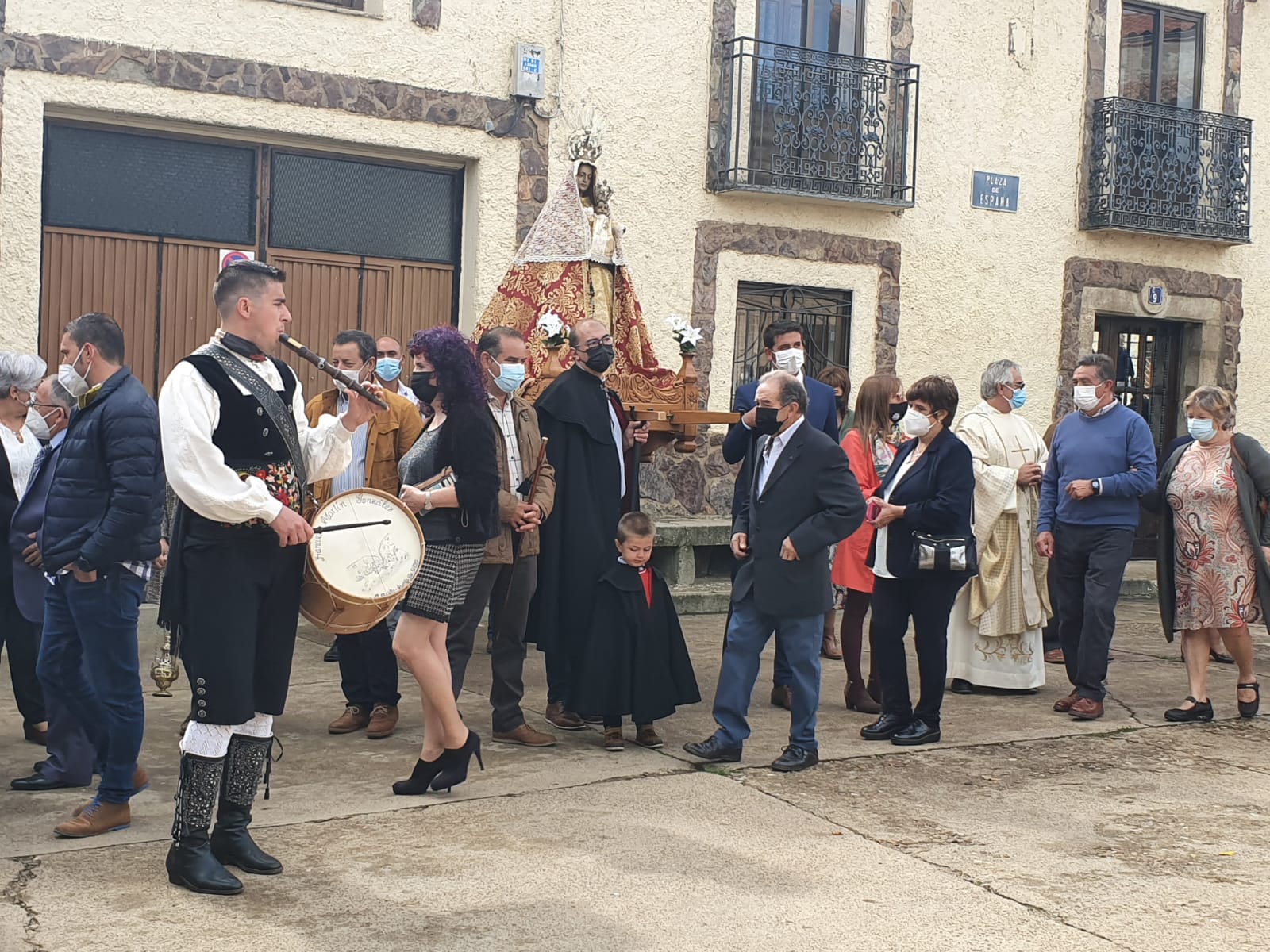 Fotos: El Maillo recuerda a Alfredo Ramajo en el día grande de sus fiestas patronales