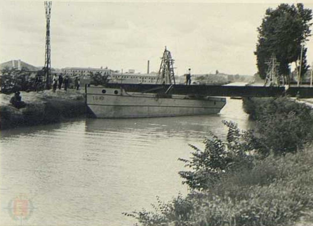 Fotos: El viaje de la pasarela para el Canal de Castilla