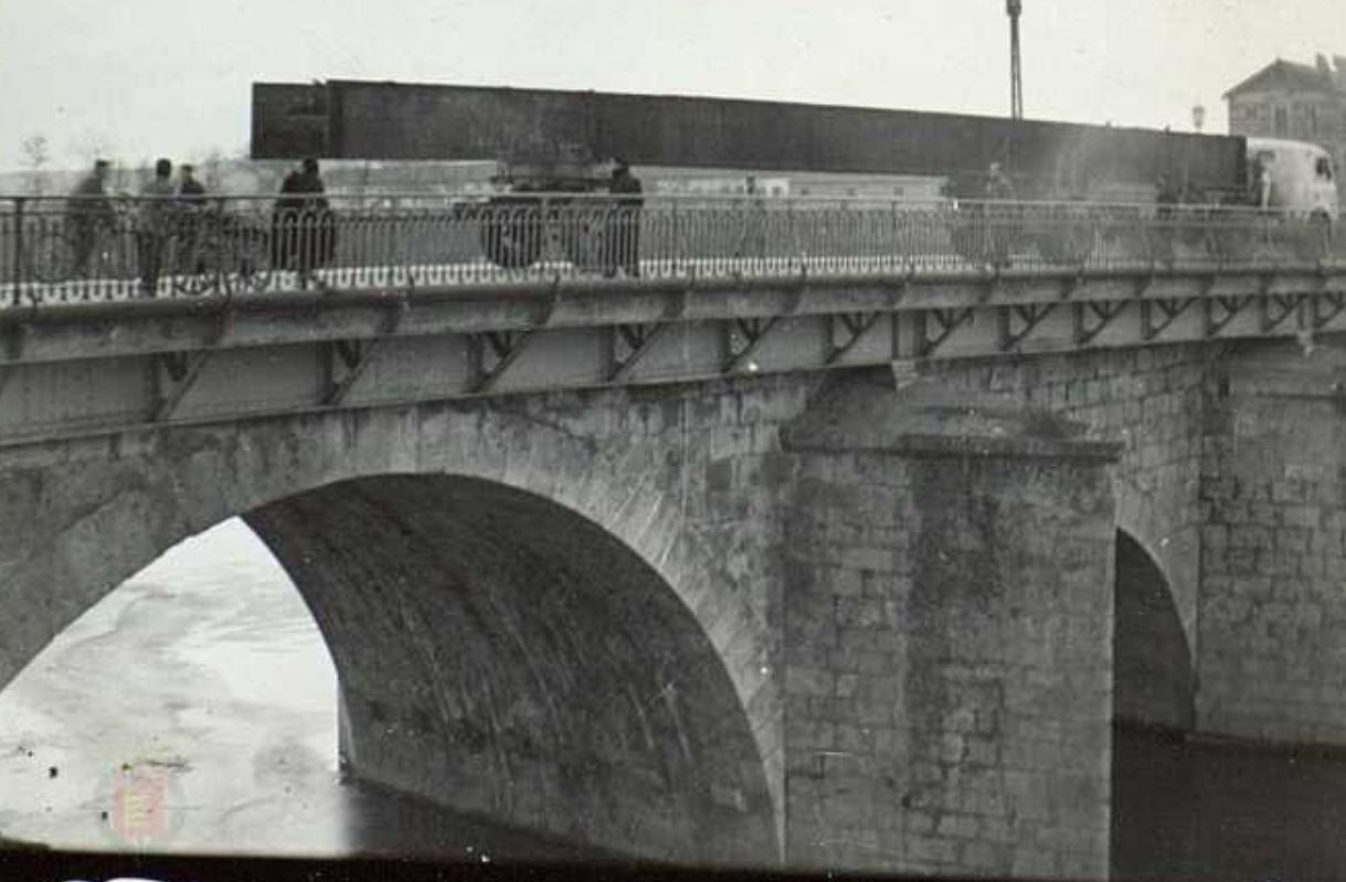 Fotos: El viaje de la pasarela para el Canal de Castilla