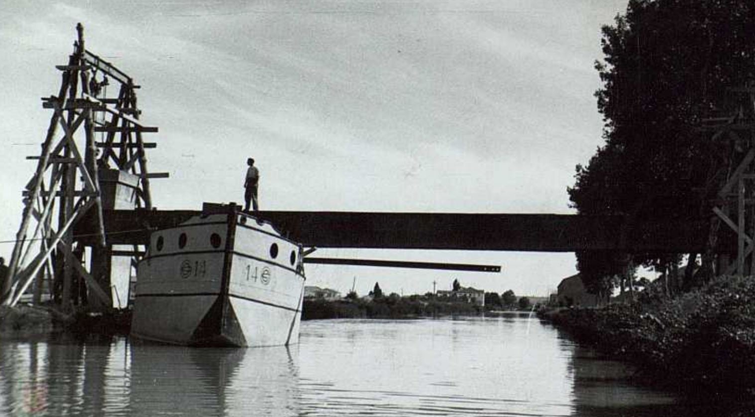 Fotos: El viaje de la pasarela para el Canal de Castilla