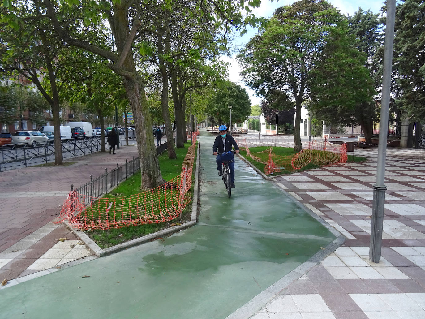 Fotos: Nuevo carril bici en la calle Mirabel en La Rondilla