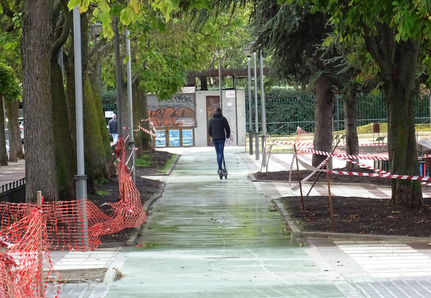 Fotos: Nuevo carril bici en la calle Mirabel en La Rondilla